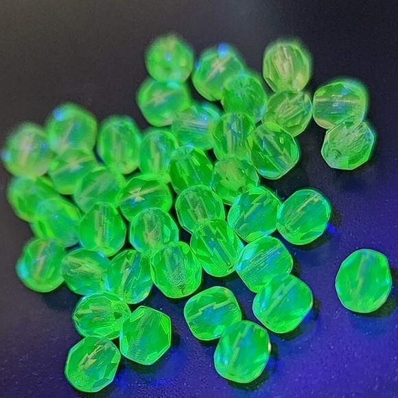 50pcs Vaseline Uranium Glass Beads 4mm Faceted Light Yellow Czech - Picture 3 of 3